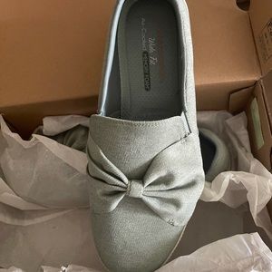 SKECHERS MADISON AVE-MY TOWN BRUSHED JERSEY SHOE IN SAGE
